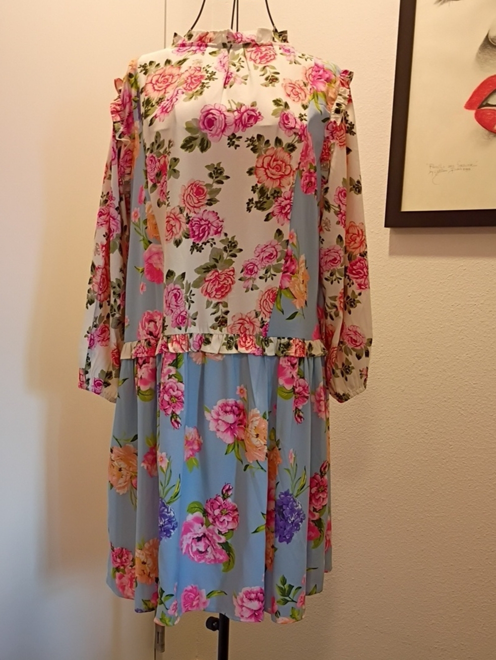 Beautiful Tolani Floral Tie-Neck Midi Dress in Pastel Blue and Cream